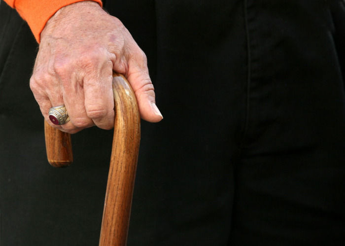 O bătrână din Tiraspol terorizează tot cartierul: A bătut un pensionar.