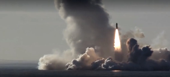 Опубликовано видео пуска баллистических ракет «Булава» в Белом море.