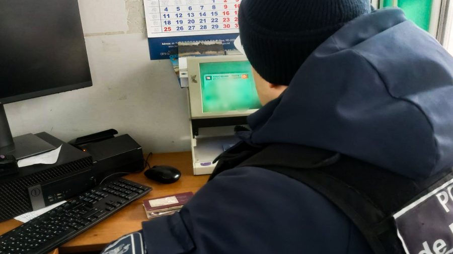 На КПП "Крива" у гражданина Турции нашли поддельные водительские права.