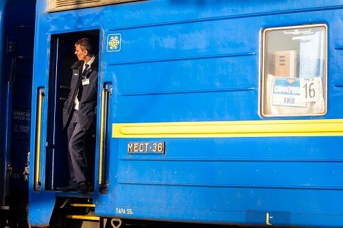 В России пресекли миграционный бизнес молдавского проводника.