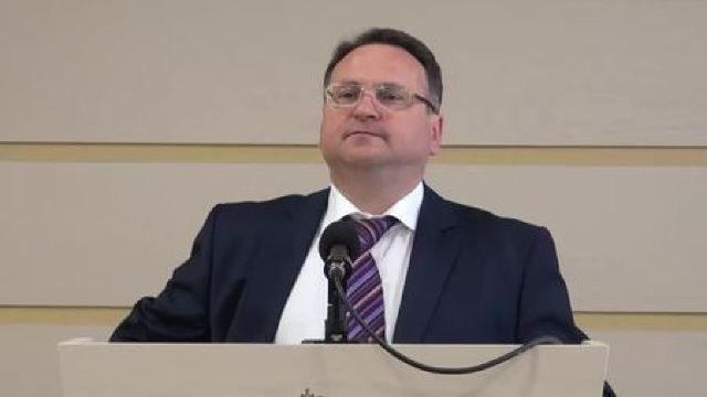 Глава НАРЭ прокомментировал ситуацию с отменой новых цен на топливо.