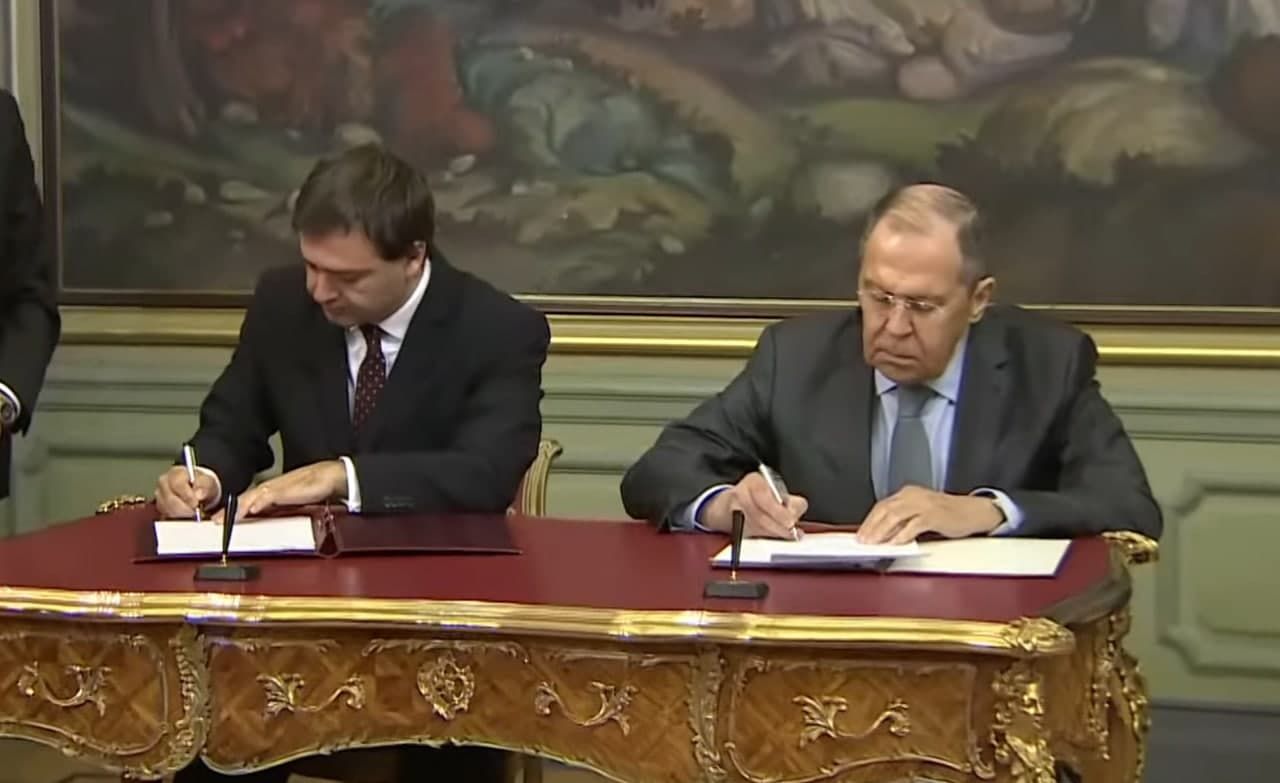 Попеску и Лавров подписали план консультаций между МИД на 2022-2023 годы.