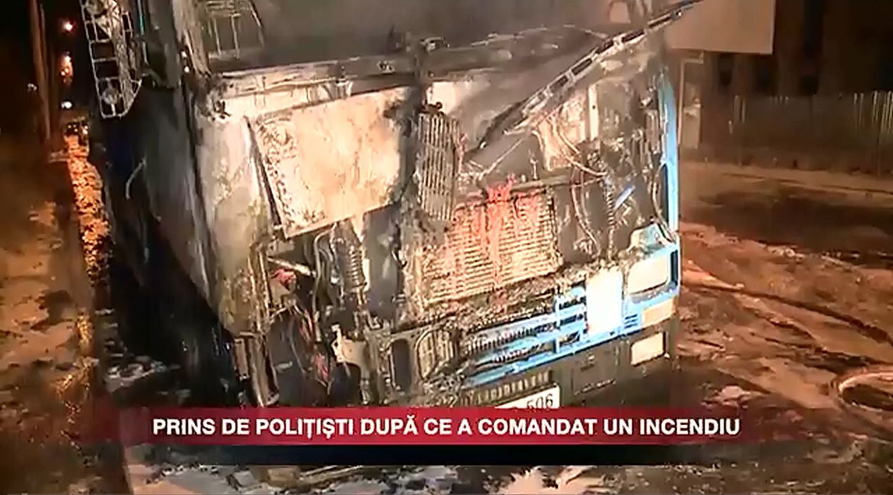 Un tir a fost cuprins de flăcări. Foto: canal3.md