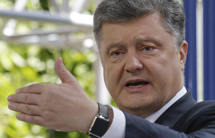 По словам президента Украины, "в разработке изменений в конституции принимали участие представители Донецкой и Луганской областей".