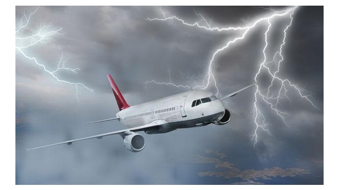В самолет авиакомпании British Airways, выполнявший рейс из Лондона в Москву, ударила молния.