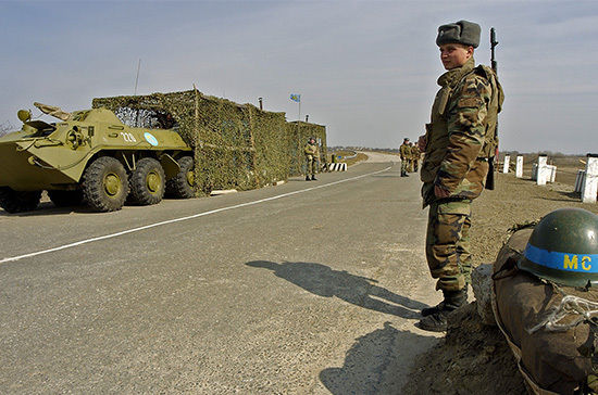 На складе артиллерийских боеприпасов в селе Колбасна "произведена опашка периметра размером около 60 га".