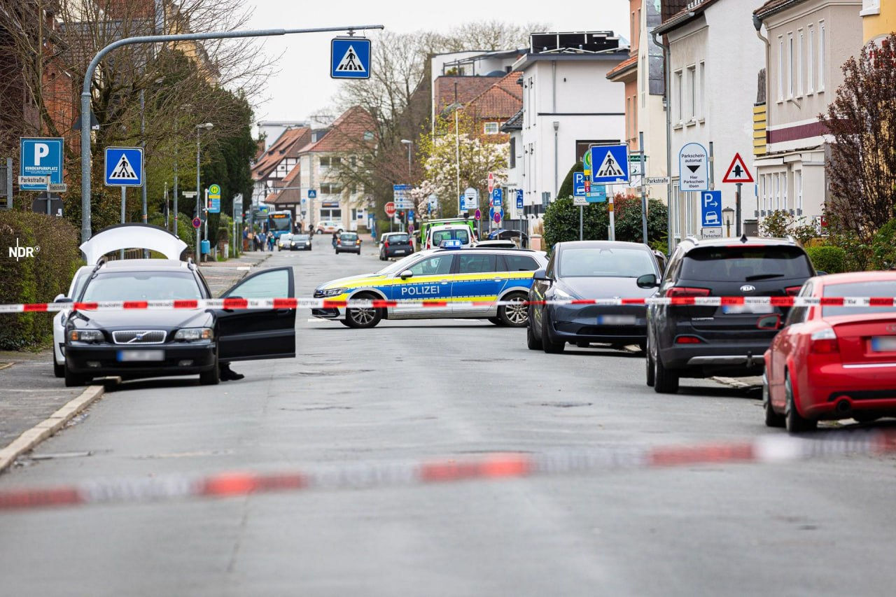  В Германии полиция застрелила вооруженного мужчину.