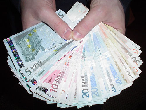 Cetăţeanul străin a fost reţinut pentru 72 de ore. El şi-a recunoscut vina şi se află acum în Izolatorul de urmărire penală al CNA.