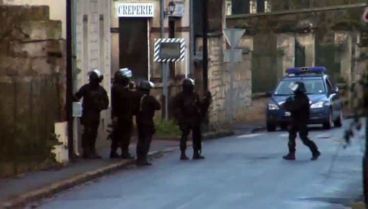 На севере Франции 26 июля двое террористов взяли в заложники нескольких человек в церкви.