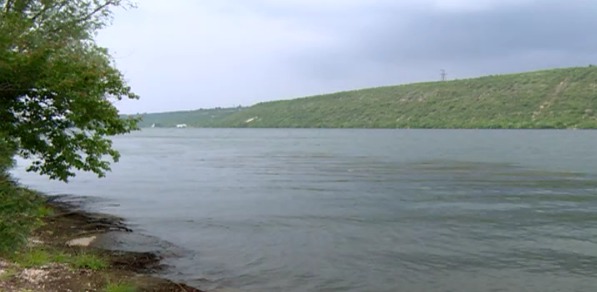 Вблизи села Моловата Ноуэ несколько баз отдыха.