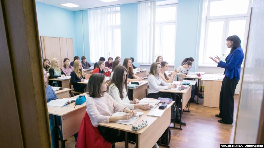 Учебные заведения сталкиваются с острой нехваткой кадров.
