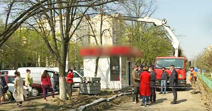 Эвакуации киоска в Кишиневе помешали постоянные покупатели.