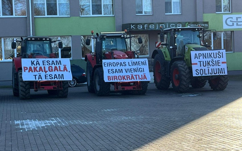 Фермеры Латвии потребовали запрета импорта и транзита российских товаров.