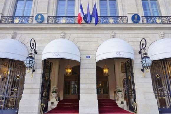Jaf la Ritz. Cine sunt Panterele Roz, hoții de lux cu instrucţie militară.