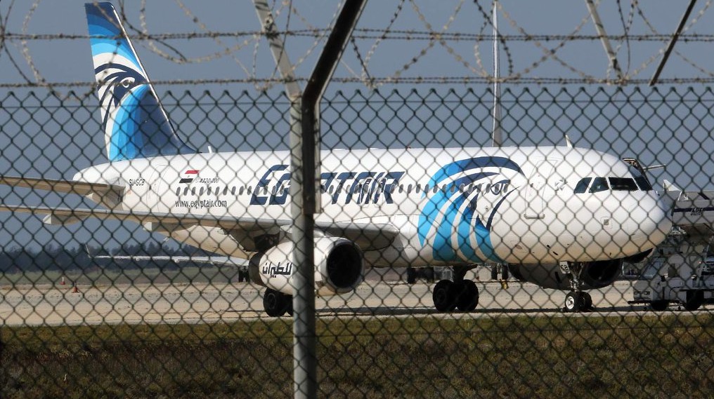 Самолет Airbus A320 авиакомпании EgyptAir был захвачен утром в небе над Египтом.