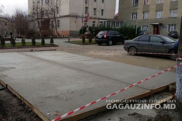 Разрешение на строительство двух торговых точек в Комрате было отменено.
