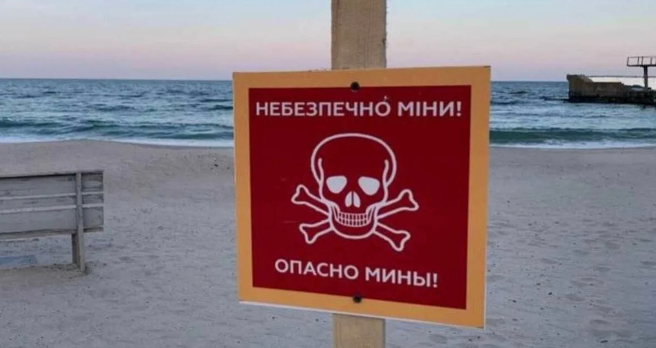 В Коблево на побережье взорвалась мина: пострадал мужчина.