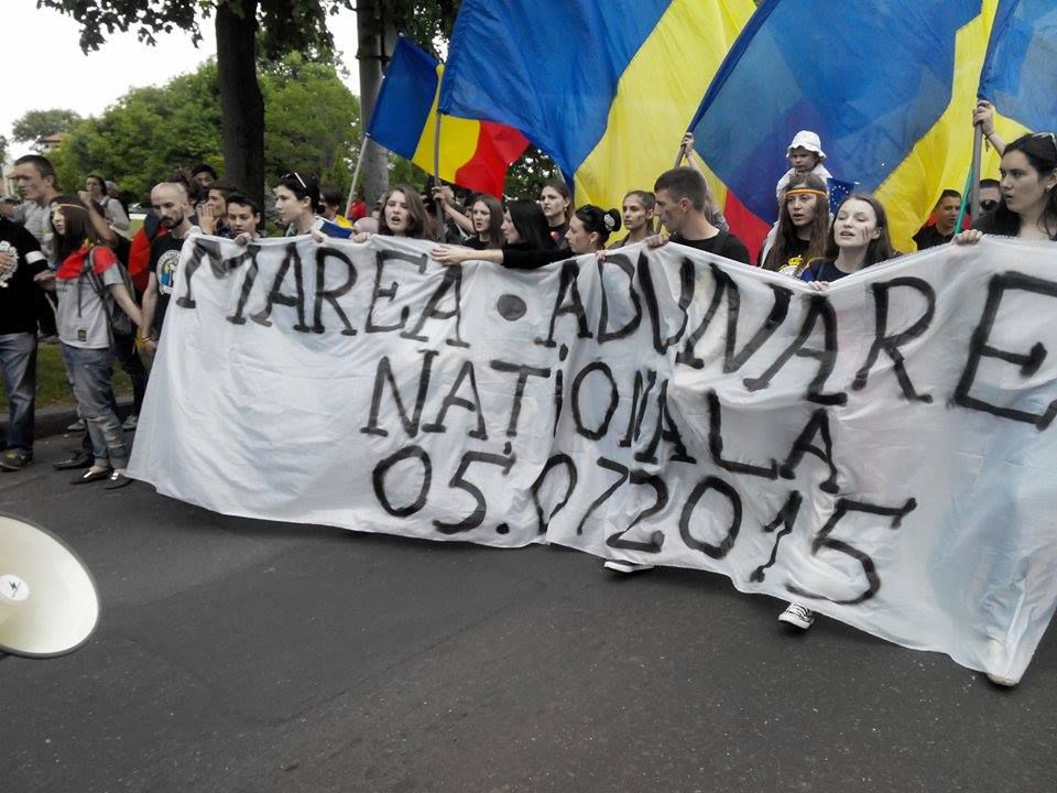 Активисты платформы Acţiunea 2012 устроили в Кишиневе митинг и марш за вступление Молдовы в Евросоюз путем объединения с Румынией. Фото: unimedia.md