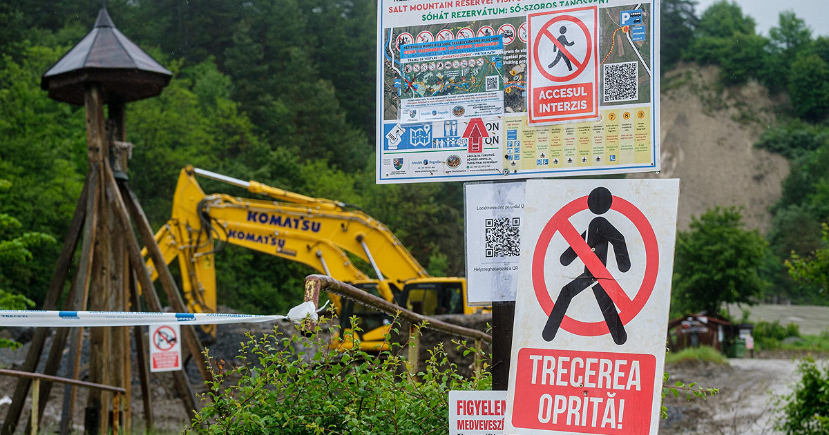 В Румынии собрался протест возле соляного рудника, которому грозит затопление.