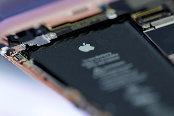 Суд оштрафовал Apple за жесткие условия ремонта устройств.