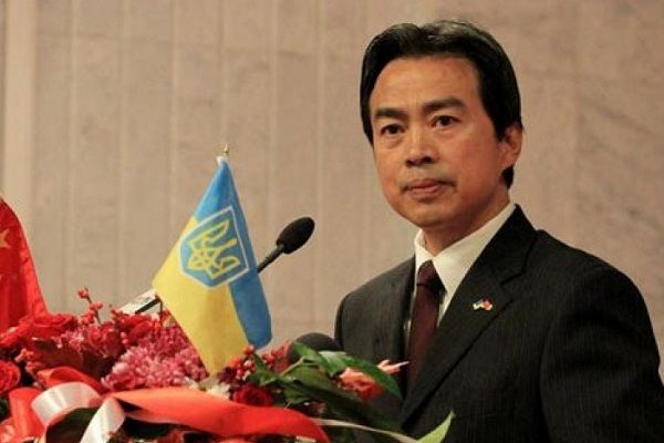Китайский посол призвал США не вмешиваться в отношения КНР и Украины.