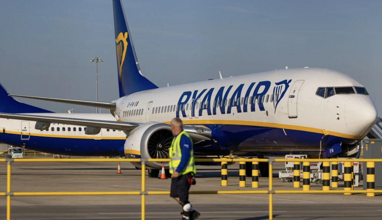 Ryanair угодил в новый скандал: пассажиров тошнило, они теряли сознание.