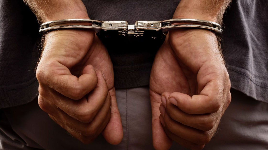 Мужчина приговорен к 20 годам лишения свободы: два года насиловал дочь.