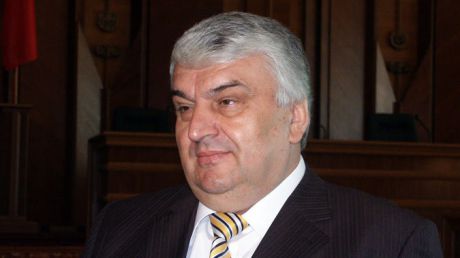 Серафим Урекян обещает завершить проекты в течение полутора лет.