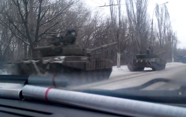 В Краснодон прибыла колонна военной техники, предположительно, российская.