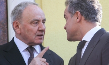 Datul din degetul mic al Păpușarului a făcut ca păpușica de la CC să dea semne de existență.
