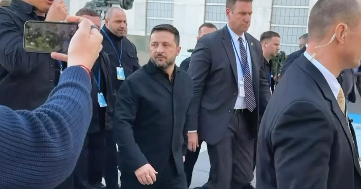 Зеленский на вопрос "Когда в Москву?" ответил: На ракете, бл**ь.