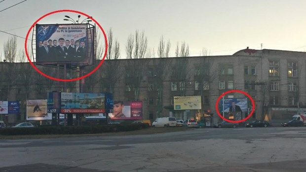 Ca de obicei, capitala, dar și restul localităților din Moldova au fost împânzite de panouri electorale, plasate în intersecții sau alte locuri vizibile pentru cetățeni.