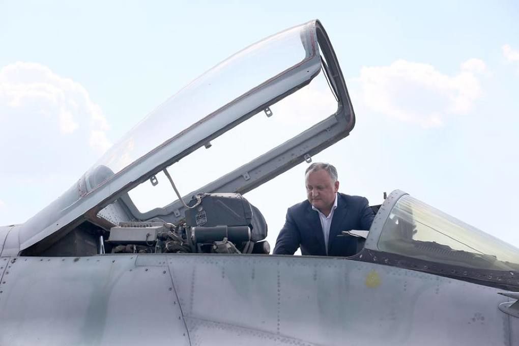 După poligonul de la Bulboaca, Dodon a mai inspectat o bază militară. Foto: Facebook