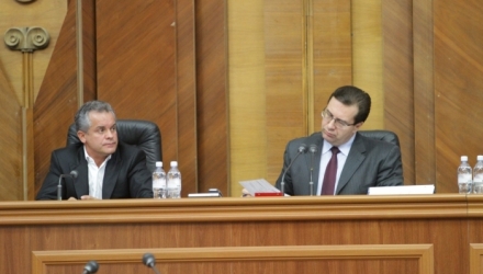 În context, comuniștii au cerut ca rezultatele deplasărilor şi cheltuielile să fie făcute publice. 