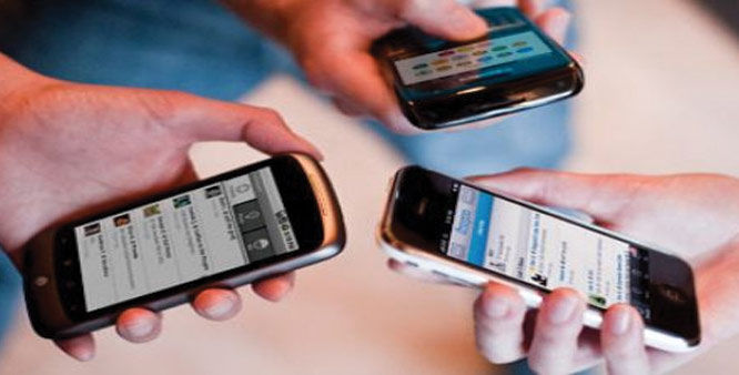 Moldovenii, săraci lipiți pământului, dar cu internet pe smartphone. Foto: post.jagran.com