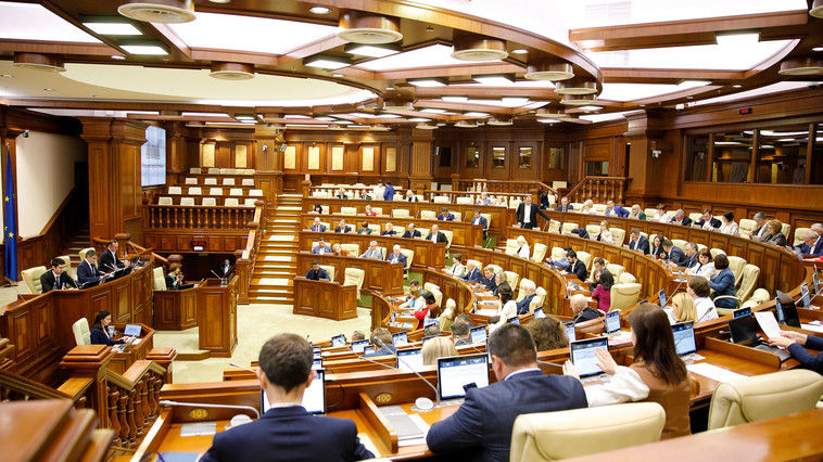 Депутат фракции PAS в парламенте подал в отставку.