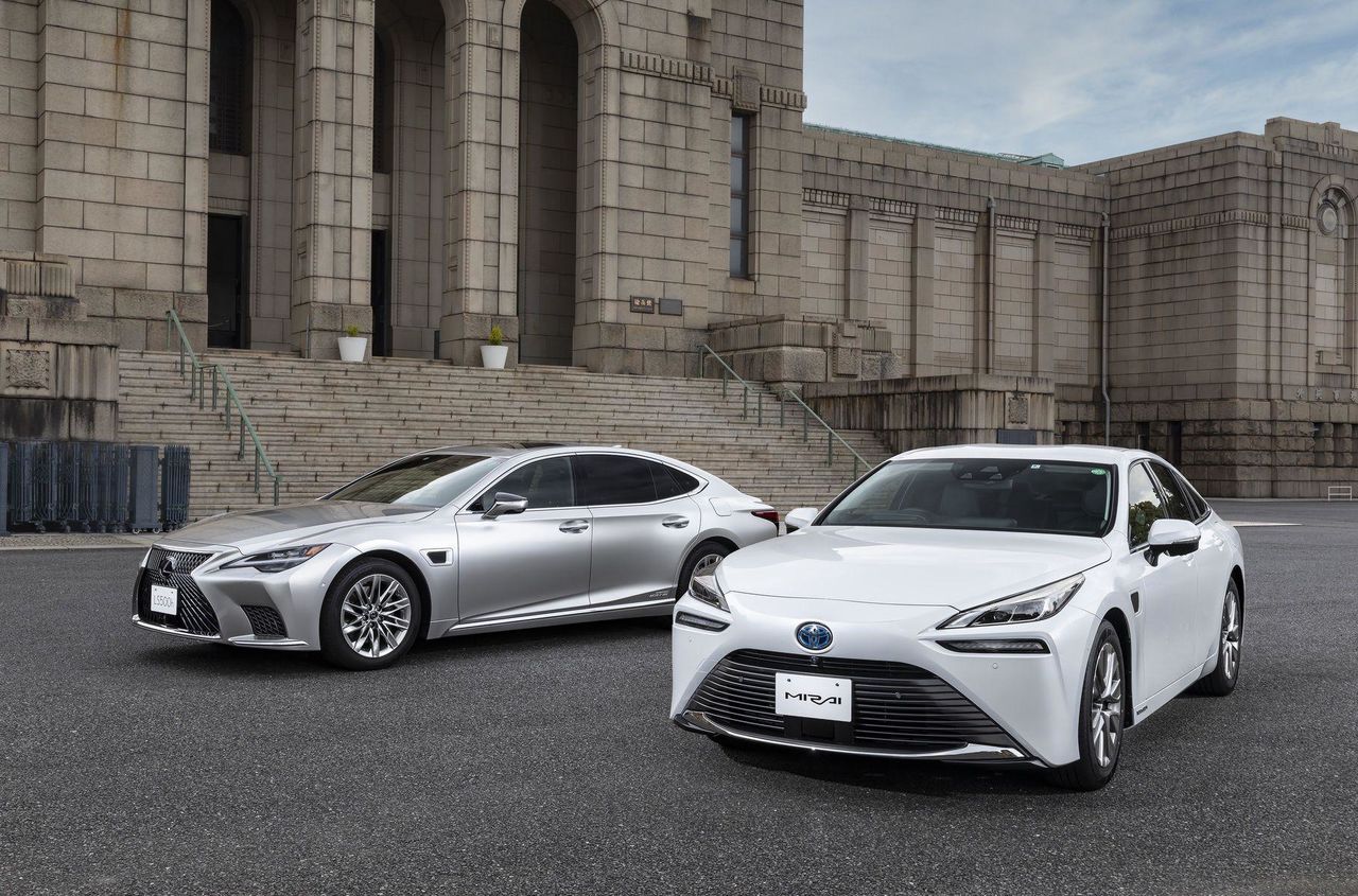 Toyota Mirai и Lexus LS получили продвинутый «автопилот».