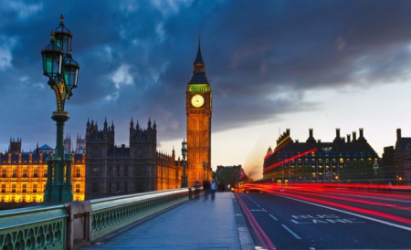 Ambasadorul român a mai declarat că temerile potrivit cărora Marea Britanie va fi invadată de români sunt o "falsă problemă". 