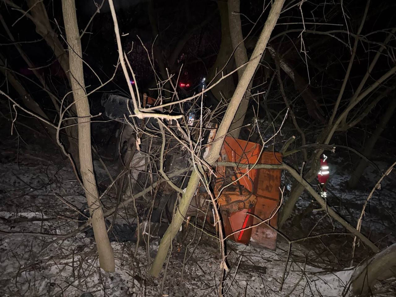 В Оргеевском районе спецавтомобиль съехал в кювет из-за гололёда: есть пострадавшие.