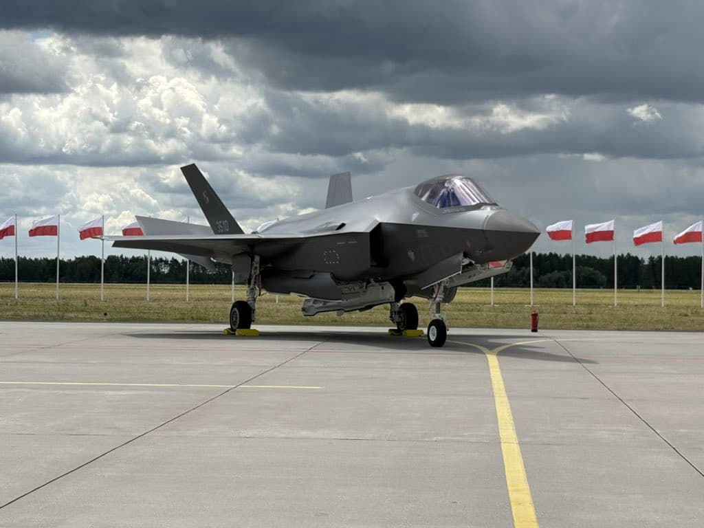 Polonia a adoptat oficial în dotare primele avioane de luptă F-35.