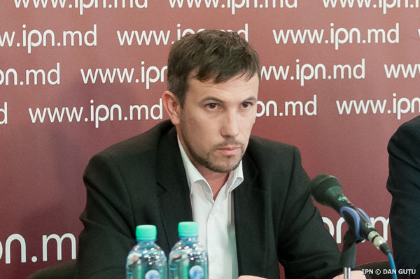 Fără votul lui Ştefăniţă, alianţa pro-europeană nu mai deţine majoritatea în CMC, care numără 51 de consilieri.