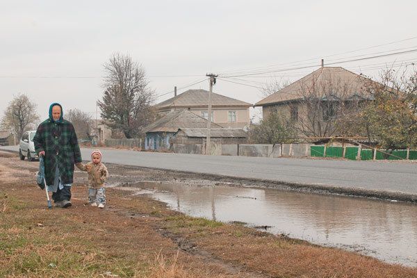 Salariile mici din primării - piedică în dezvoltarea satelor