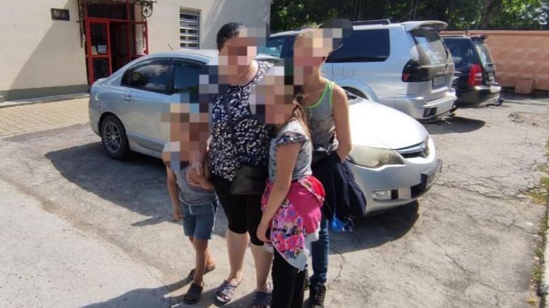 Полиция помогла найти двух девочек, потерявшихся на Центральном рынке.