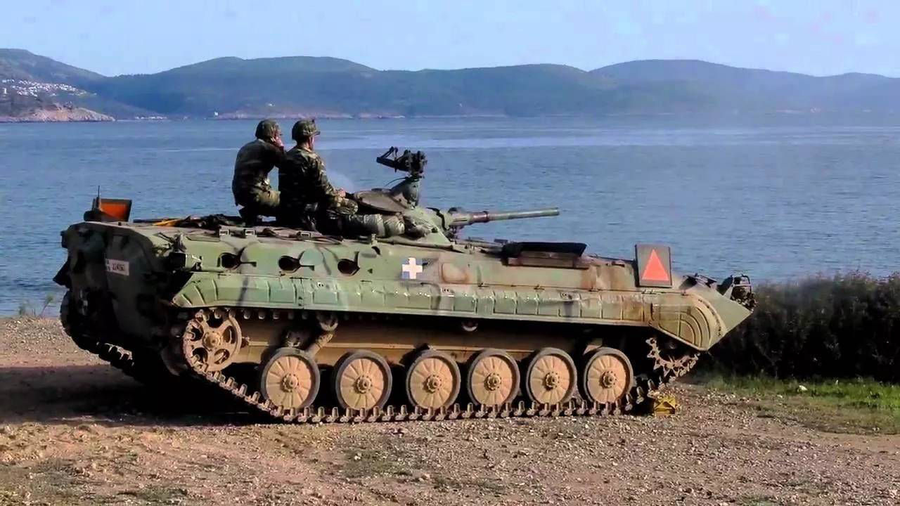 Греция начала поставлять боевые машины пехоты Украине.