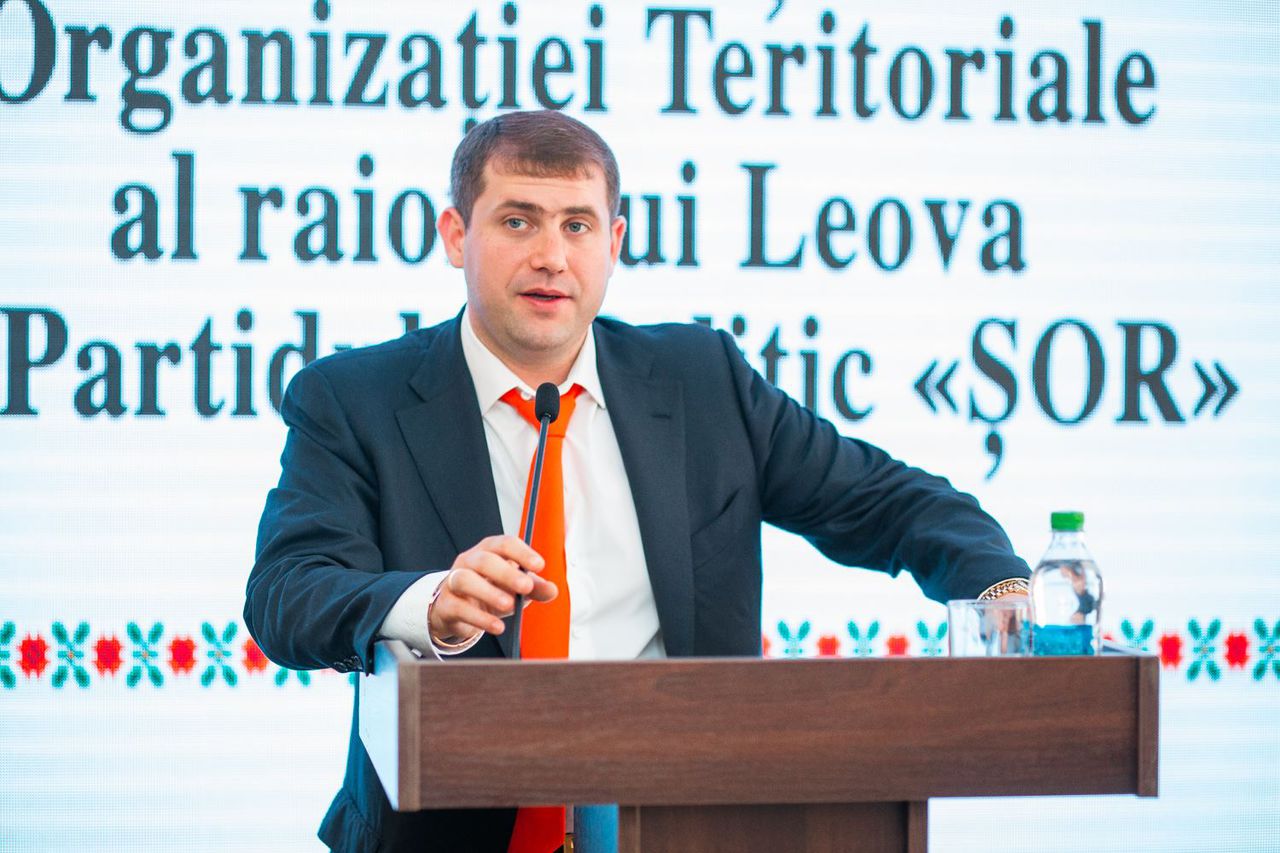 Шор вручил тысячу партбилетов новым членам партии на Юге страны.