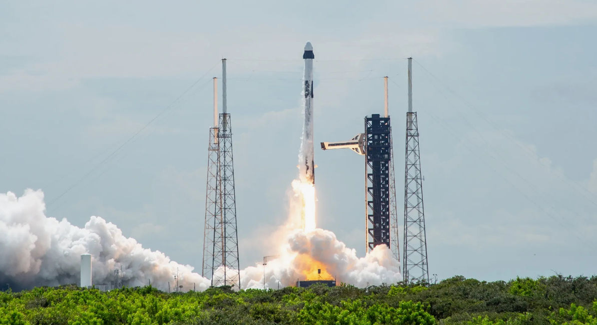 SpaceX a lansat o misiune pentru a aduce doi astronauți NASA de pe ISS.
