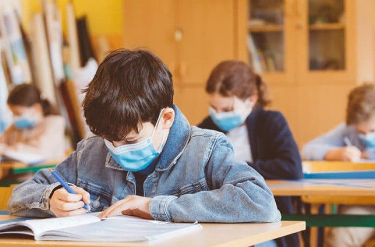 Родители недовольны тем, как проходят уроки в школах.
