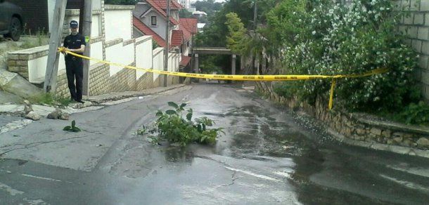 O femeie şi copilul său au fost salvaţi aseară de polițiști. Foto: igp.gov.md