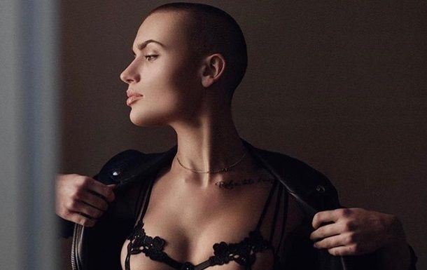 В Playboy впервые появилась лысая модель.