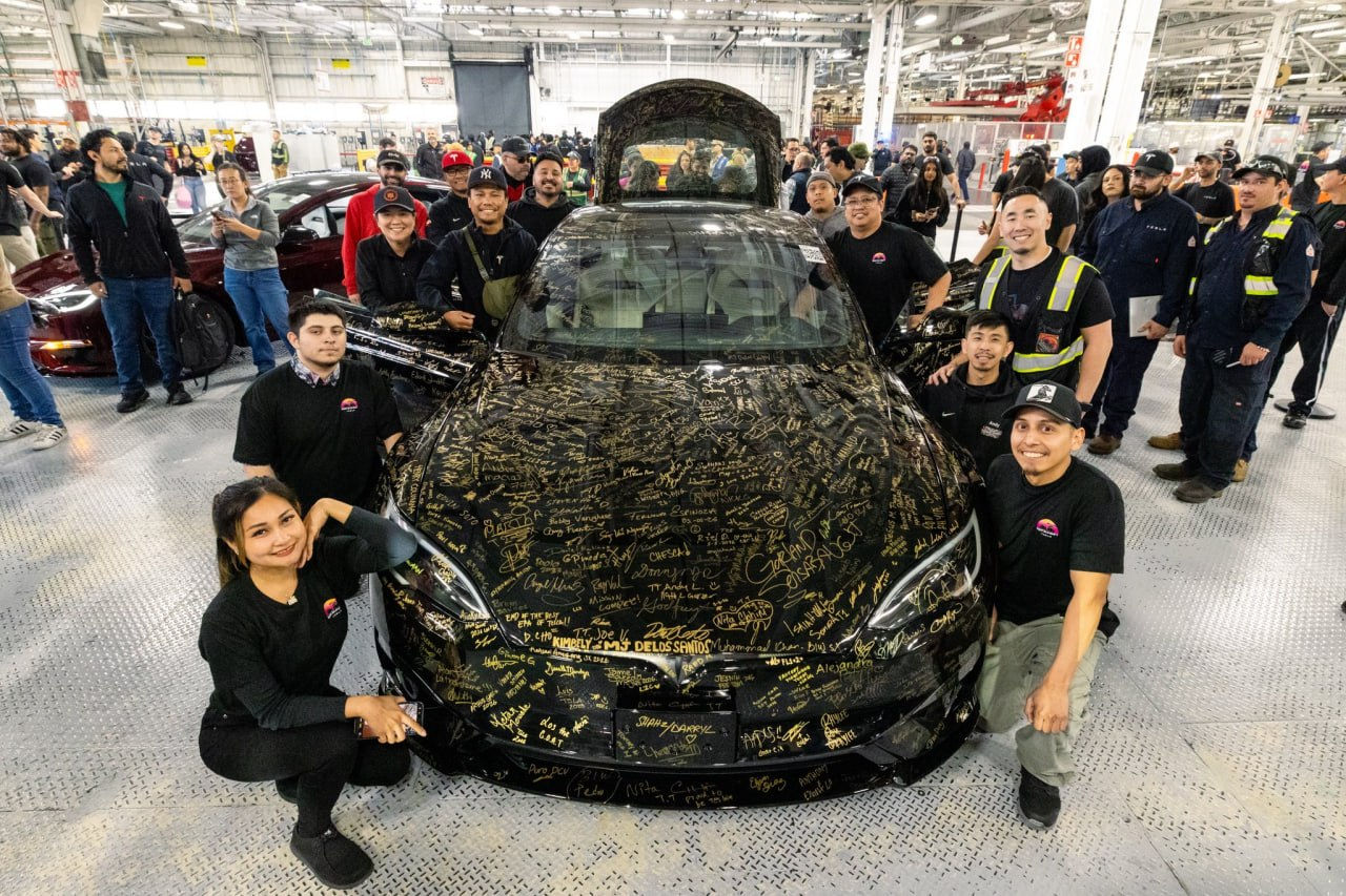 Tesla a încetat producția automobilelor electrice Model S și Model X.
